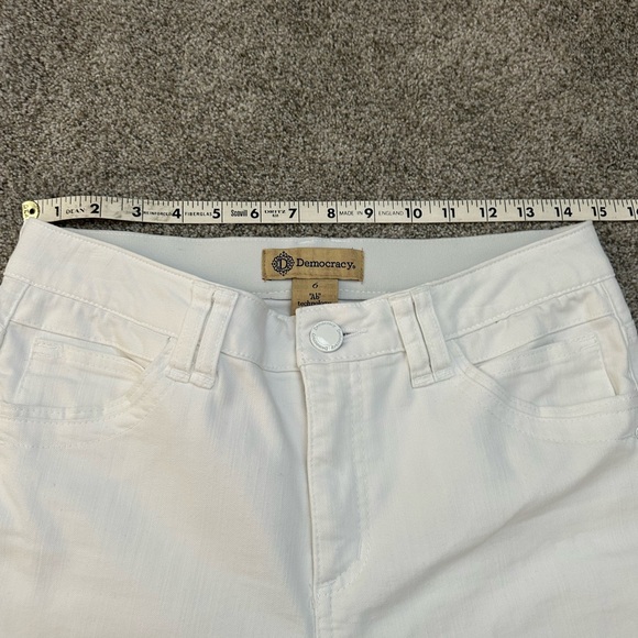 Democracy Women's white capris jeans size 6 NWOT - Picture 8 of 8
